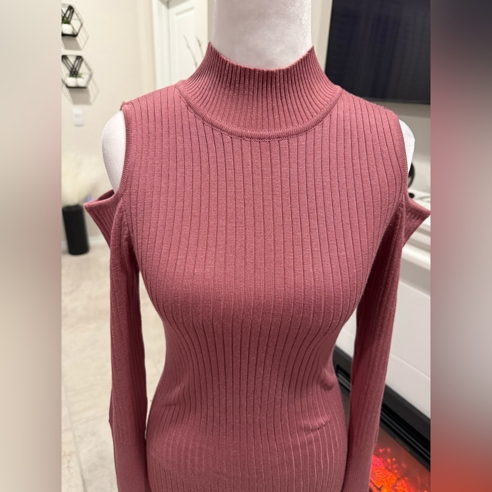 NWOT Chesley Women's Mauve Cold Shoulder Turtleneck Maxi Dress Size M